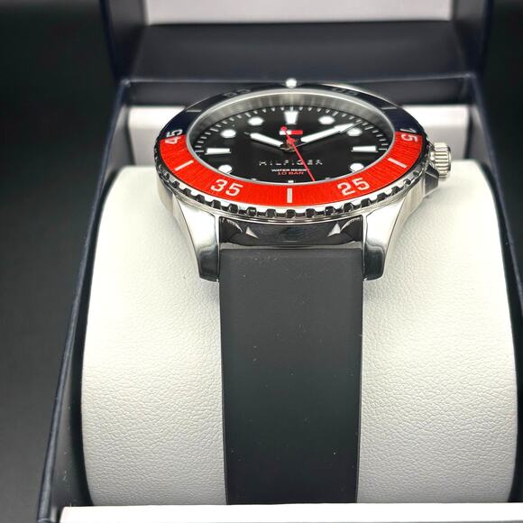 Tommy Hilfiger 1770030 Men’s Diver Style Red Blue Bezel 10 BAR Quartz Watch NIB - Picture 7 of 17